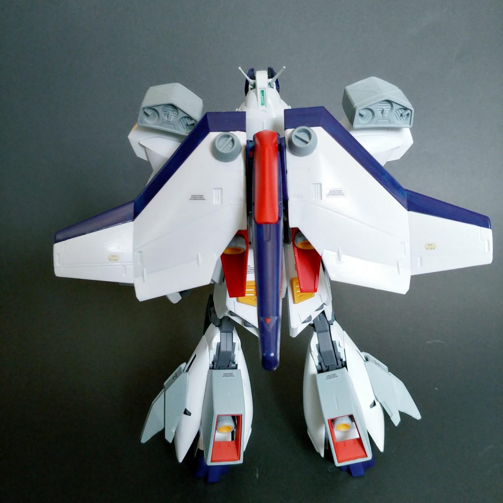 バックパックはネモを中心にリ・ガズィのパーツて盛る。足のバーニアもバックパックち使っちゃったので、該当部分はネモのものを貼付け。