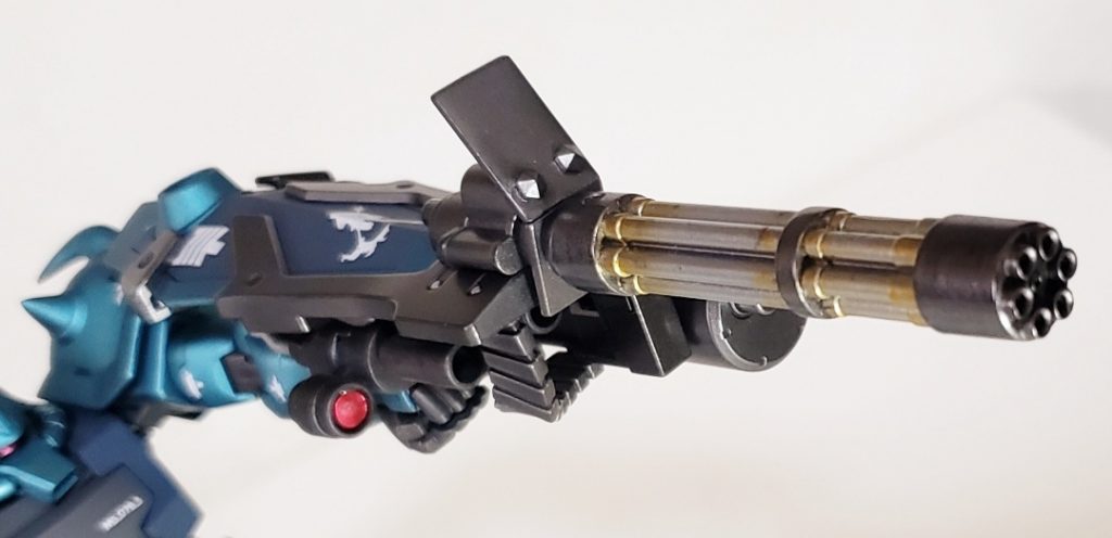 グフカスタムの命、ガトリングシールド。HGだと小さくて焼け塗装が難しかった💦サイトレンズは付属シールの上からUVレジンでコートしてます。UVレジン、ライト共にSeriaです。