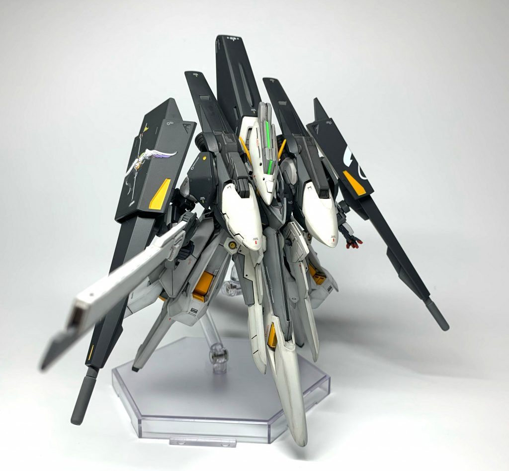 ライフルを構えて…色々な所が干渉しまくって、アクションポーズは苦手な機体です…w(;^ω^)