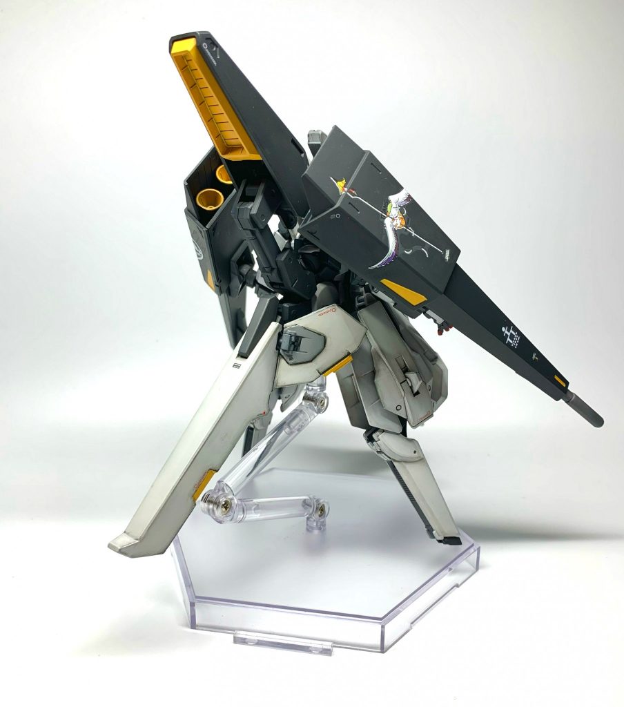 『このゴテゴテしたのはなんなの⁉️重くなる‼️』そんなアストナージさん泣かせなシャングリラ育ちパイロットのために、ちょっと軽装になった『レッサーギャプラン』形態もご用意いたしましたw