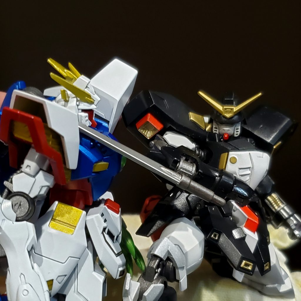 カードの絵でこんなのが出てきたので再現。どちらも鉄血のパーツもらっただけでパイプとか増えてお手軽カッコいい