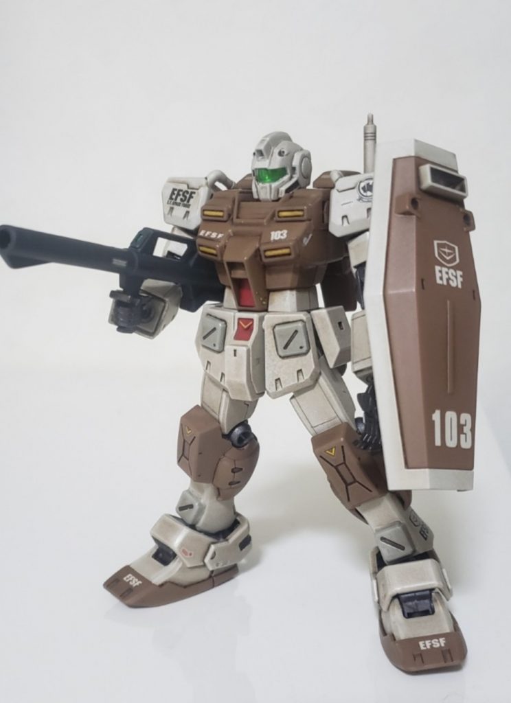 Mr.ウェザリングカラーのグランドブラウンでウォッシングしてトーンを落としてみました。でもまだ足りないかなと思って…