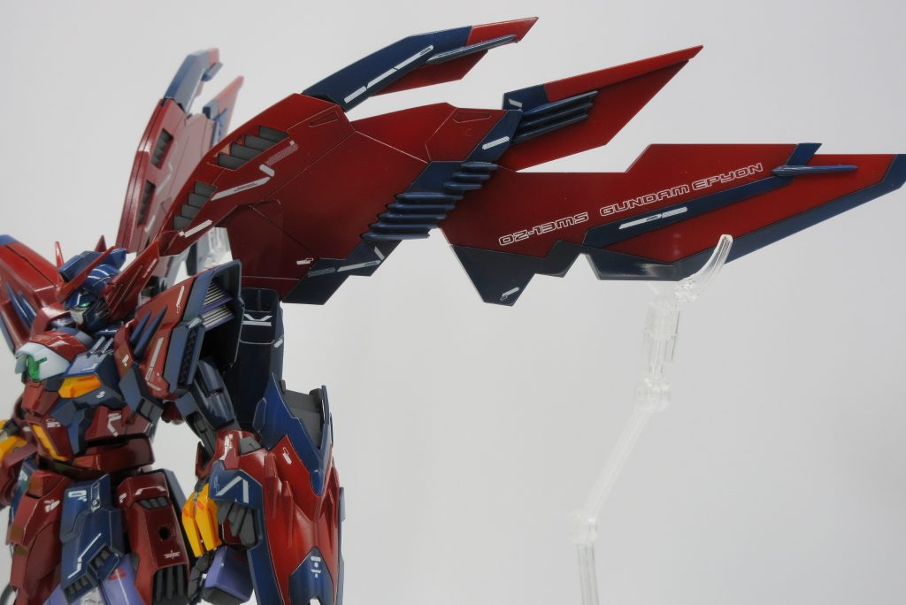 グラデーションは全体を意識して塗装下から上、内側から外側に向かって暗→明、ウイングは特に外側に向かうにつれてかなり明るめに塗装してます