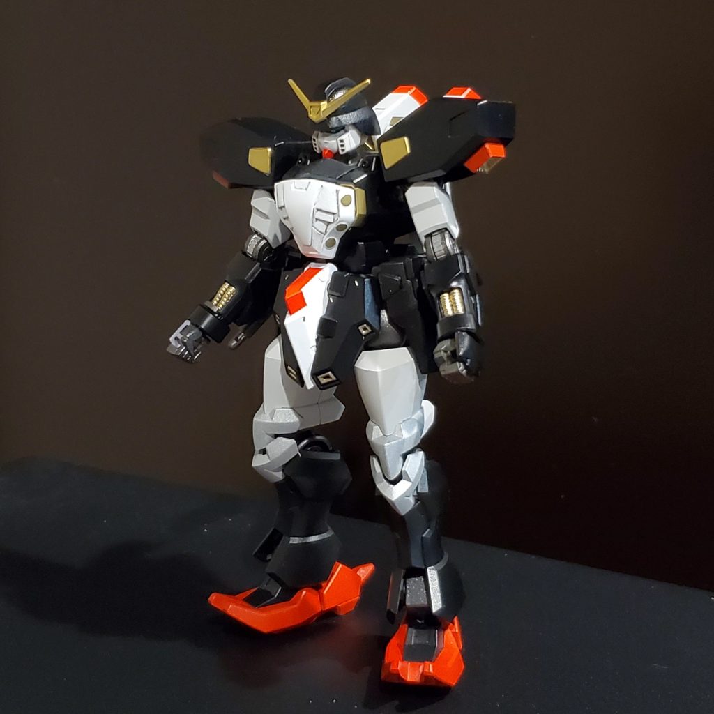 元キットは脚がどうにももっさりしていて忍者っぽくないなと思っていて、ベース機体どうしようかと考えていたんですが、ちょうど同じ日に鉄血の辟邪が再販されて、コレダ❗となりました。