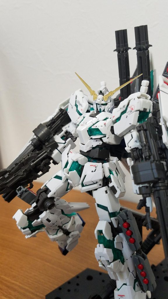 この武装てんこ盛り感、大好きです。ゲームとかでも、