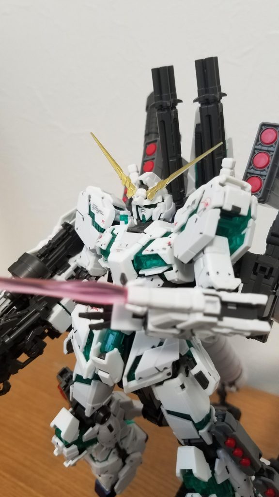 ビーム・トンファー。腕にビームサーベルラックしているMS、全部これできれば良いのになぁ、って思うの、私だけですかね?