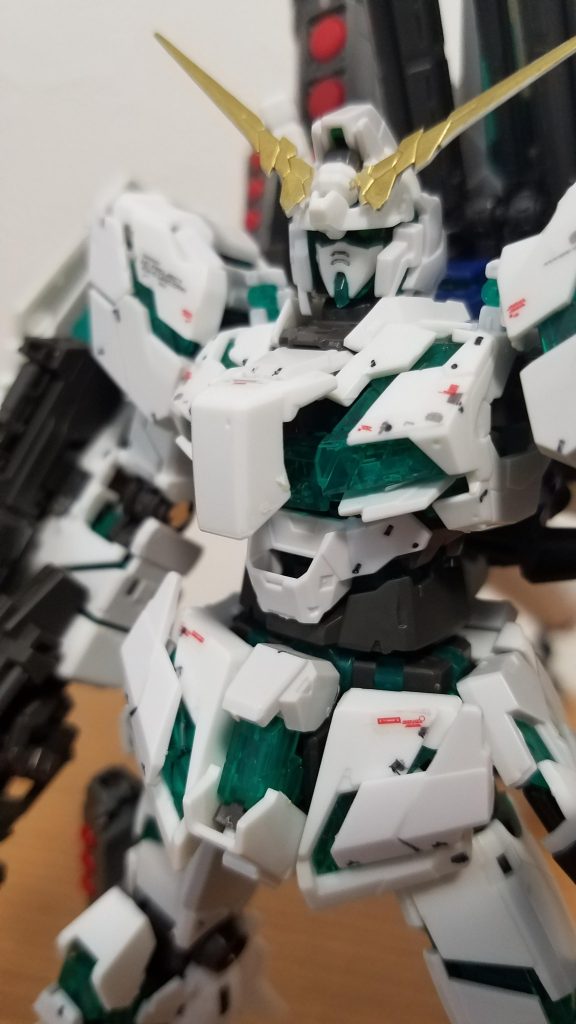 ちゃんとコックピットハッチも開閉します。台座があれば、21話の「ユニコーーン‼️」の再現もできますね。