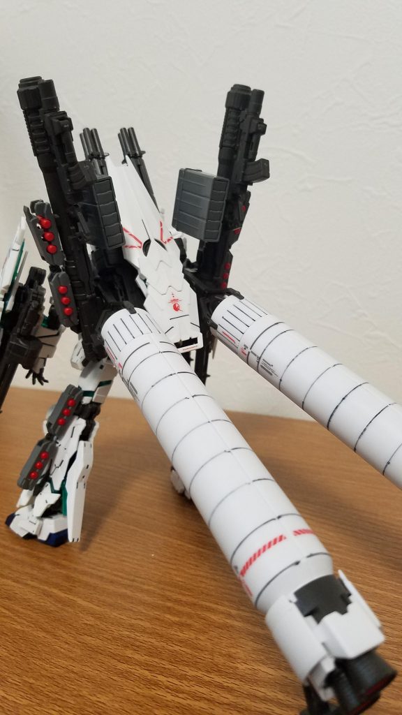 フルアーマー形態の背面。プロペラントタンクが長すぎて、飾れません(笑)飾る時はいつもパージしています。