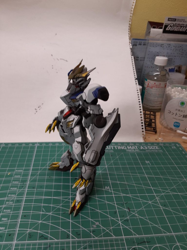 フラッシュなしで横からです。