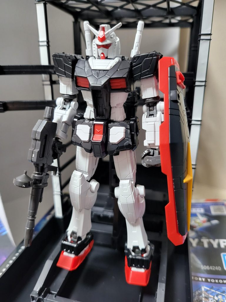 高起動ユニットなしverカラー以外の違いは足ですね。プロトタイプガンダム特有？の3つのくぼみがあります。(無知ですみません…)