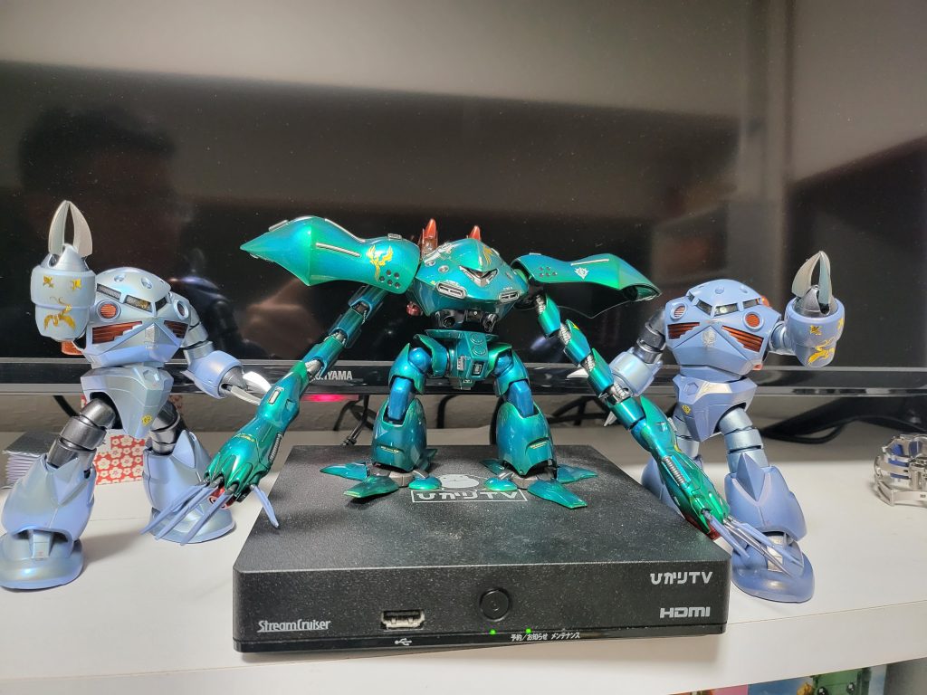 前に作ったテロテロのズゴックと共に