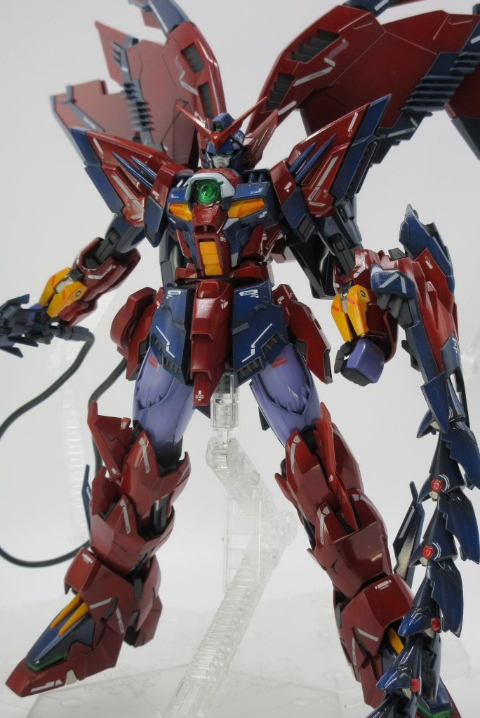 今回はプロポーションも弄ってます胴は3.6ミリ延長、首は埋まってる方が好みなので1ミリ詰めてます、また下を向けるよう小改造下腹パーツはプラ板で自作、首は0.5ミリプラ板を貼り付け太めに、コクピットハッチは階段状に削ってます