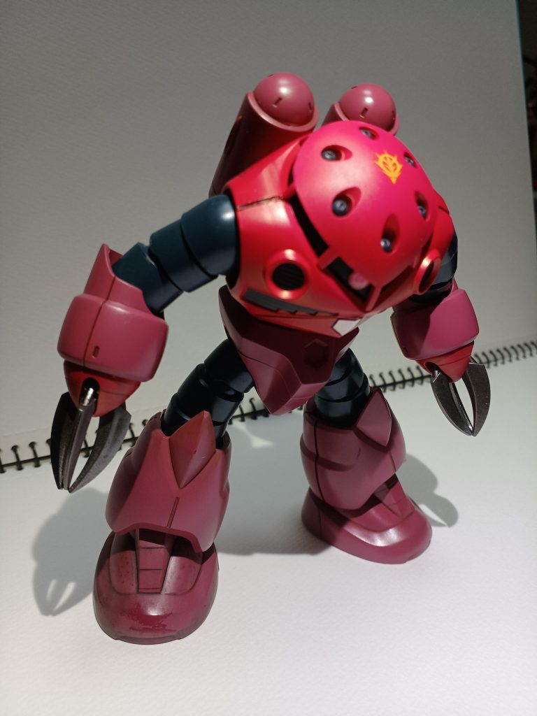 ポージングしました。ミサイル発射!ジオンマークがいい味出してるかも。