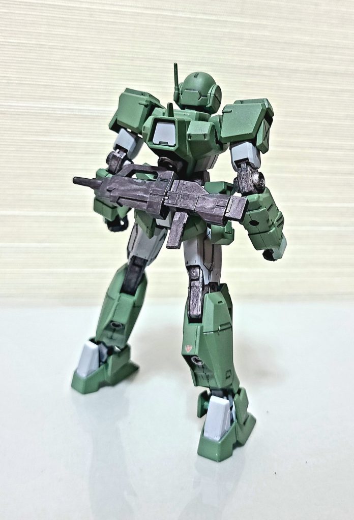 同じくスラスターなしでのバックショットドッズライフルは懸架が可能ですが、ツインビームスピアでのアクション時にかなり干渉するので上の写真ではすべて省いてたりします（本当は装備したかったのですが…）