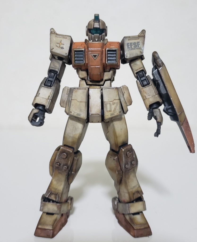 成形色を活かして一通りのウェザリングを施して仕上げました。シールドの07のみ付属マーキングシールを使用、他は手持ちの水転写デカールを適当に貼ってます。一部では体型が細すぎるとか頭が小さいとか酷評されてるキットですが、実際に組み上げてみた感想としては、私的には他のリバイブキットに比べたら、そこまで酷くはないかなと思いますね。