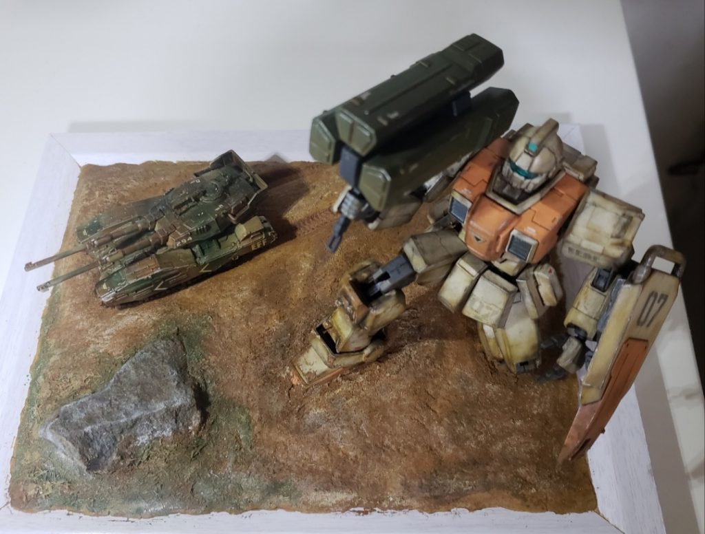 ジオラマに馴染むように、61式戦車とジムの足元にも泥汚れ追加してます。