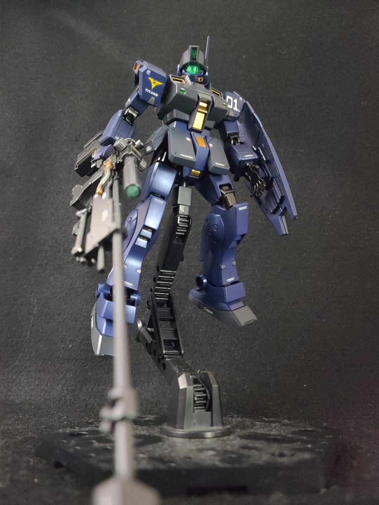 システムウェポンキットのロングレンジ・ビーム・ライフルを装備。