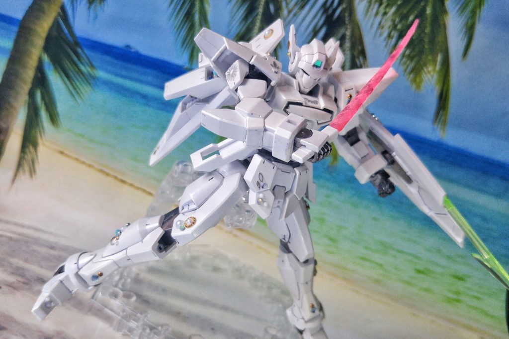 ビームサーベルにはネイルのラメ塗ってみました！塗るの失敗するとギトギトゴツゴツした質感になって大変でした(>_<)