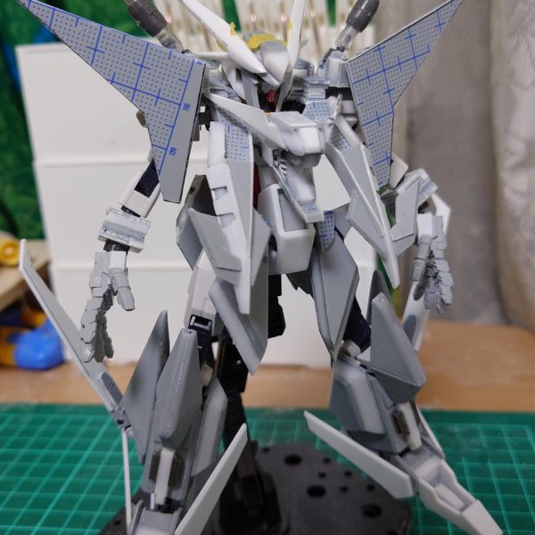 クスィーアーマーというかクスィーそのものを演じようとしてるコアガンダム。もう少しで工作は終わりそう！そしたらディテールアップだ！（2枚目）