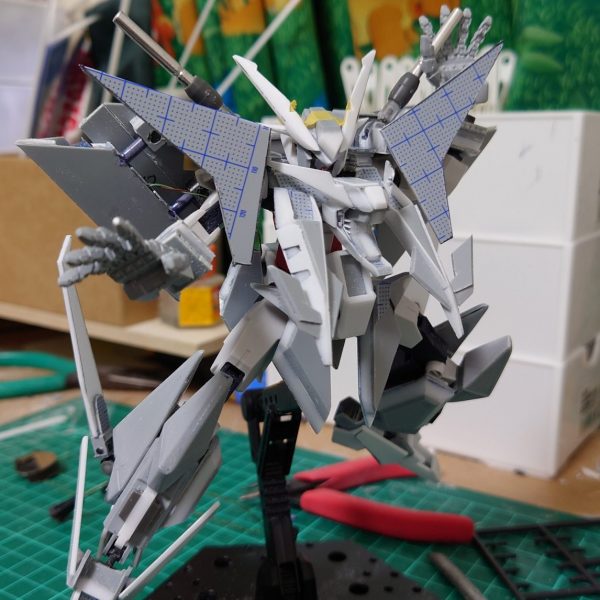 クスィーアーマーというかクスィーそのものを演じようとしてるコアガンダム。もう少しで工作は終わりそう！そしたらディテールアップだ！（1枚目）