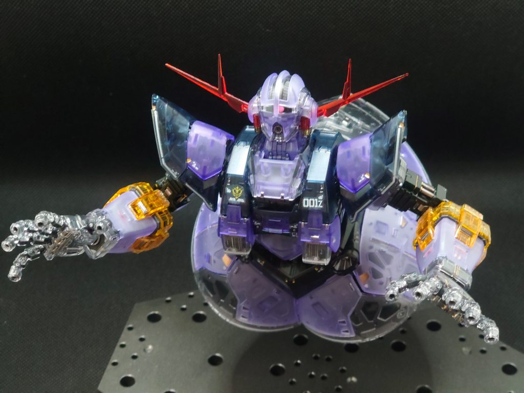 飛んでくるというより、這い寄ってくる感じがします。