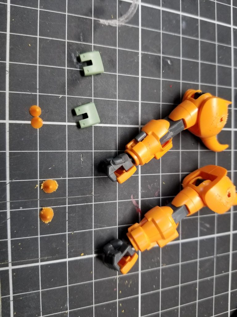 手の甲のスパイク部分切り出し。