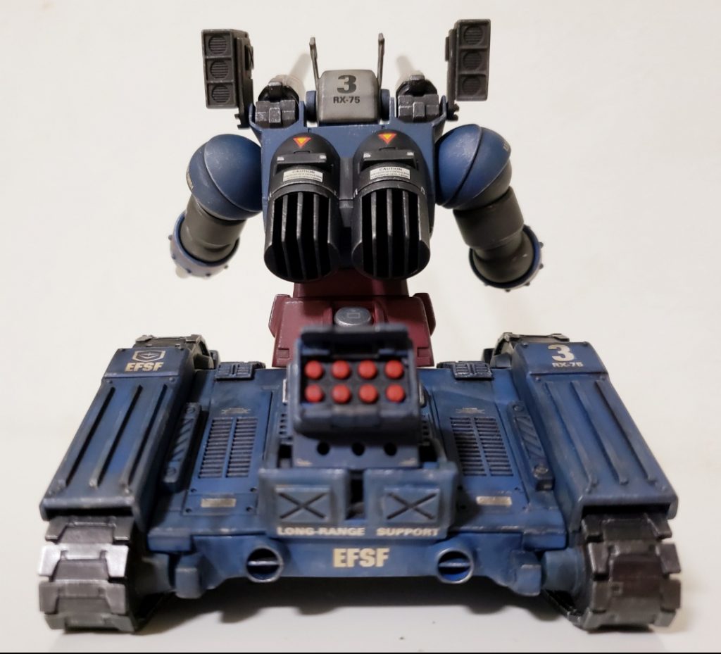 ミサイルユニットはハッチが開閉します。もっと大型のものを付けても良かったかな？