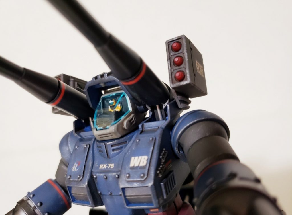 キャノピーガードを上げるとハヤトコバヤシ搭乗中wwwwwwwwwwキャノン砲の根元にシリンダーを取り付け。こちらにもシリンダーの可動ギミック入れたかったけど…断念😢初期型の砲身パーツを手に入れて移植するのが1番の早道ですね^^;