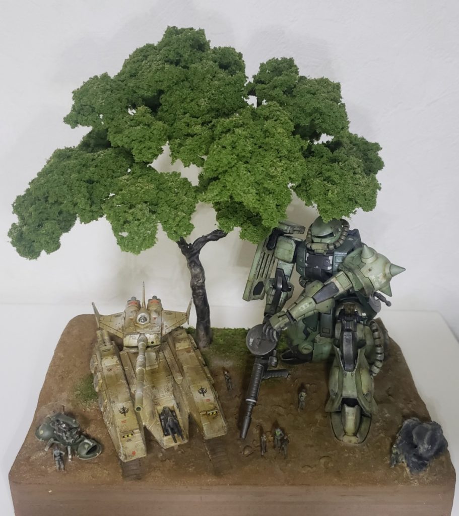 ザクIIをメインにEXマゼラアタックとワッパとジオン兵7体を配置してジオラマ化しました。