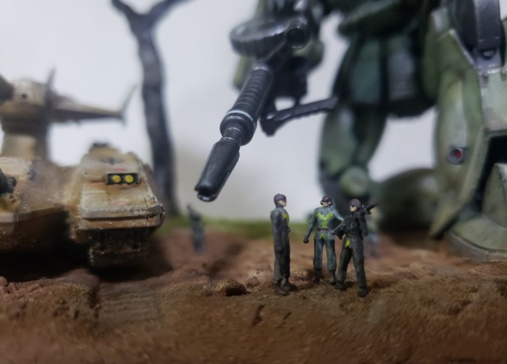 兵士フィギュアを配置するとマゼラアタックの大きさも実感出来ますね。