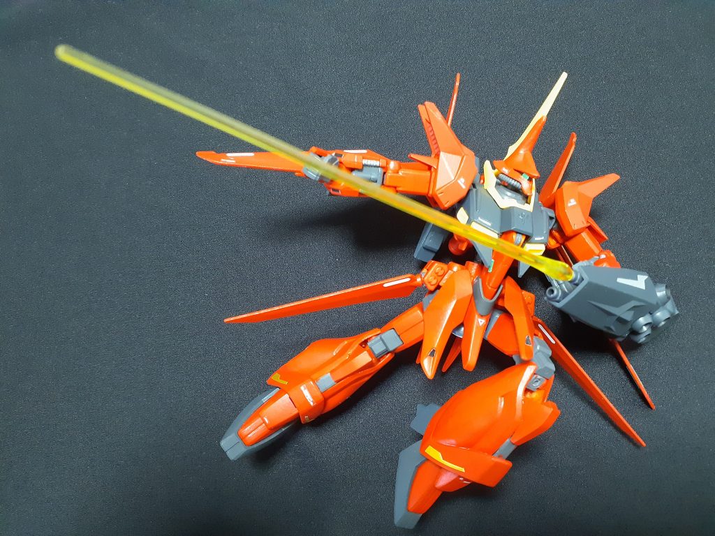 機首ビームガンからはサーベル発生できる設定です。