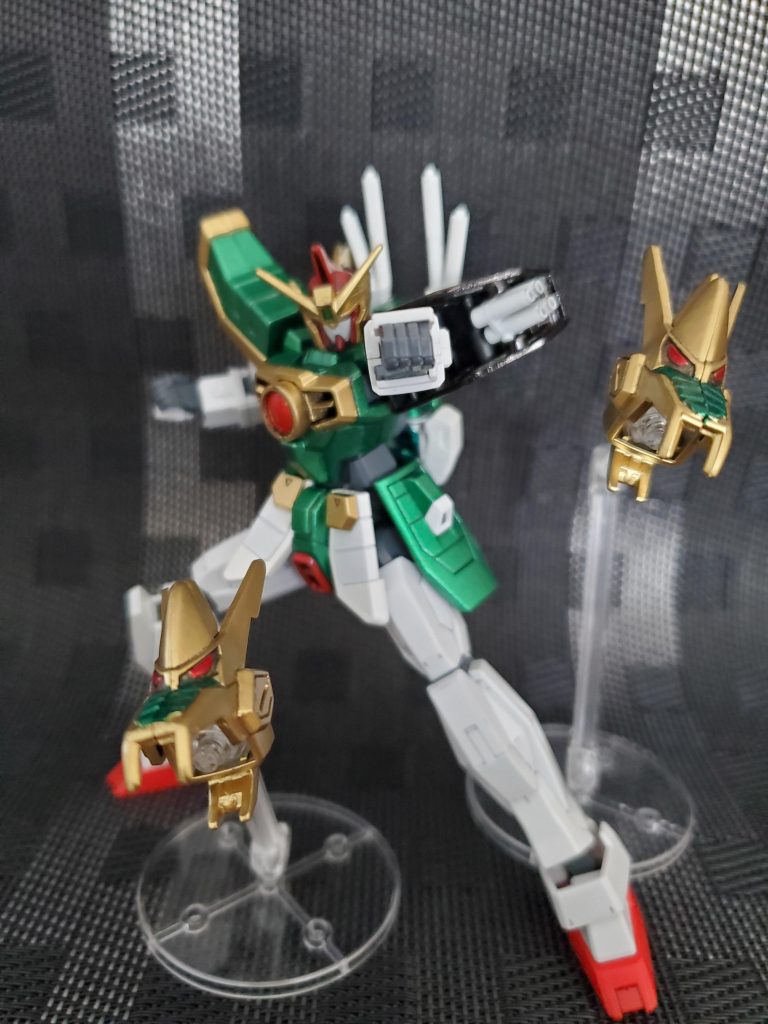 伸びる腕はオミットしましたが、AGE1の構造を利用してドラゴンクローで遠隔攻撃できるようにしました。