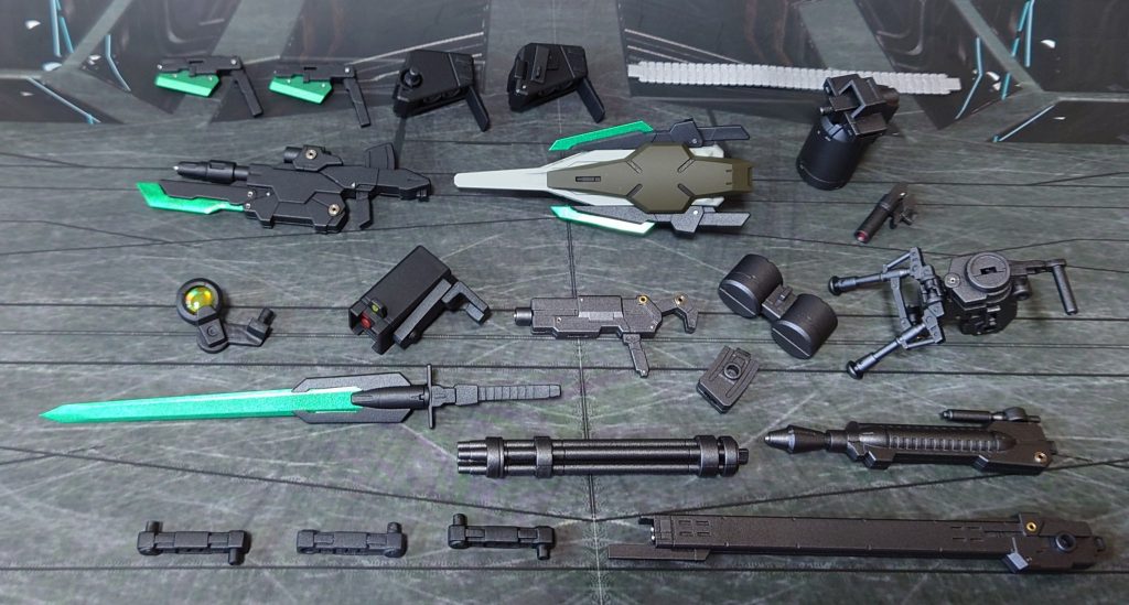 武器類一式。装備にHGケルディムガンダムからパーツ追加、あくまで射撃特化機として戦うセッティングに。さらに30MMのガトリングユニットも一式用意、ミッションに応じてレールガンやサブマシンガン等に組み換えて使用します。