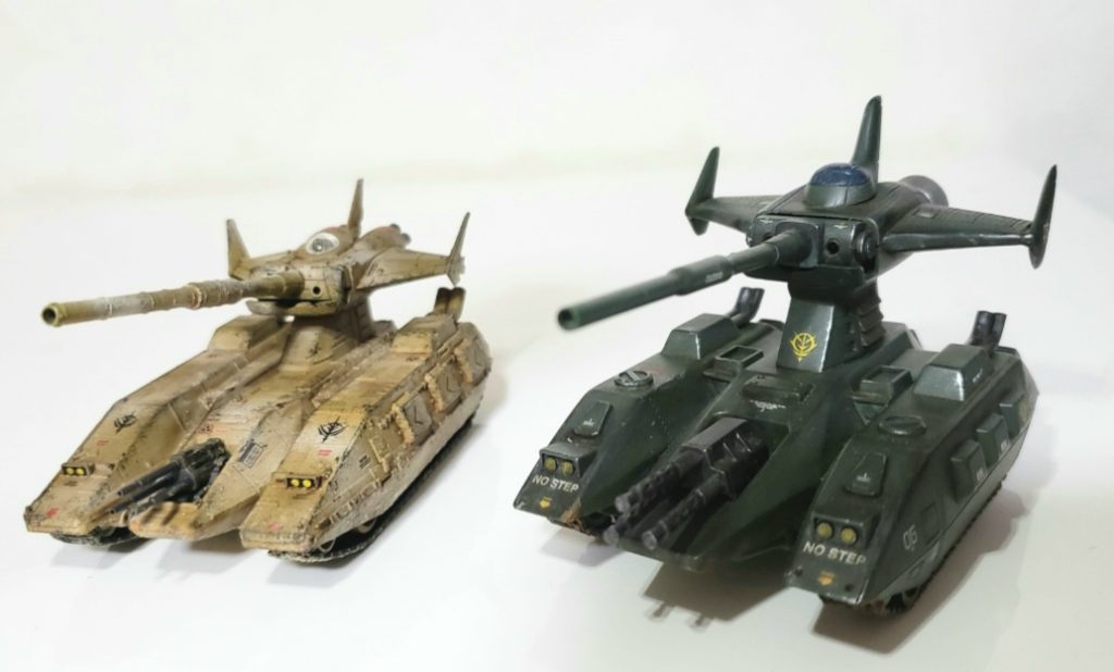 両モデルを並べるとEXのほうがロー&ワイドで戦車っぽいですね!EXがMS Iglooで旧キットはアニメ準規ってイメージかな?