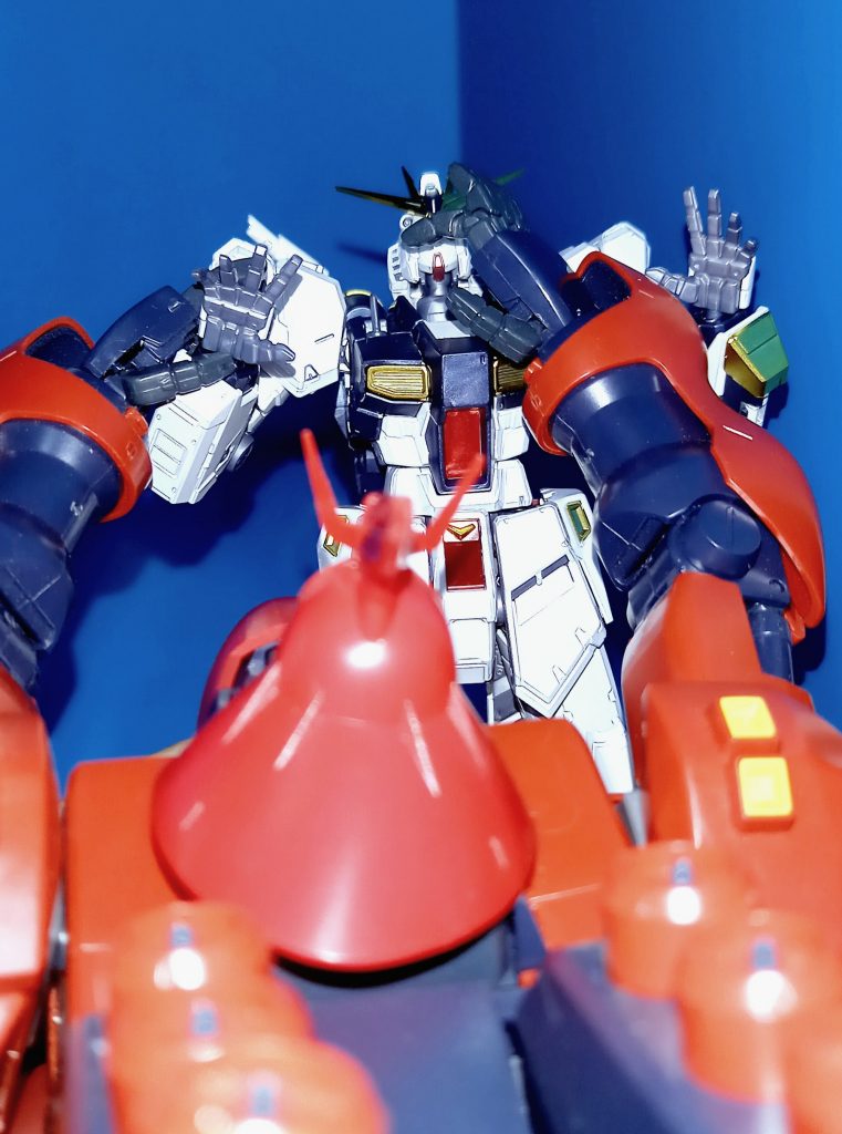 サザビー「アムロ！地球上に残った人類などは地上の蚤だと何故分からん！？」アムロ「えっ」