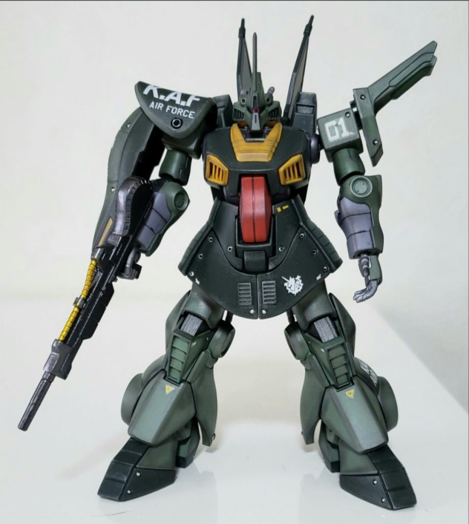 水転写デカールを貼って艶消しトップコート(水性)をして仕上げてます。