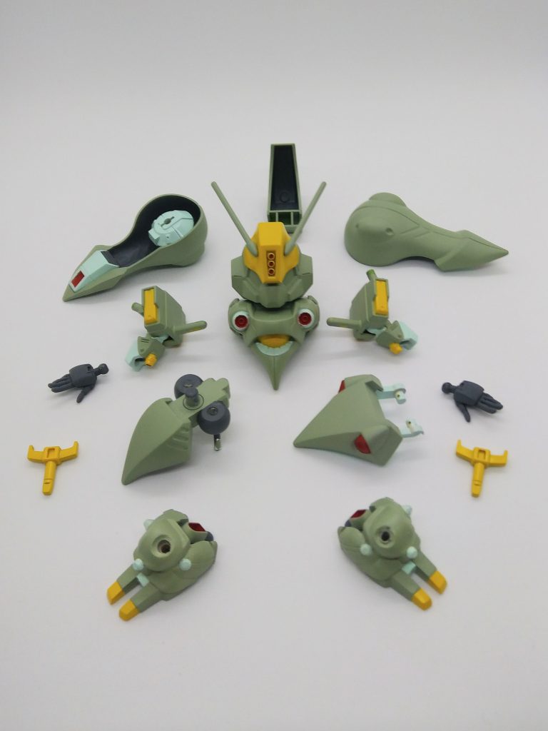 脚はアルミ線で繋いで、ある程度ポーズがつけられます。