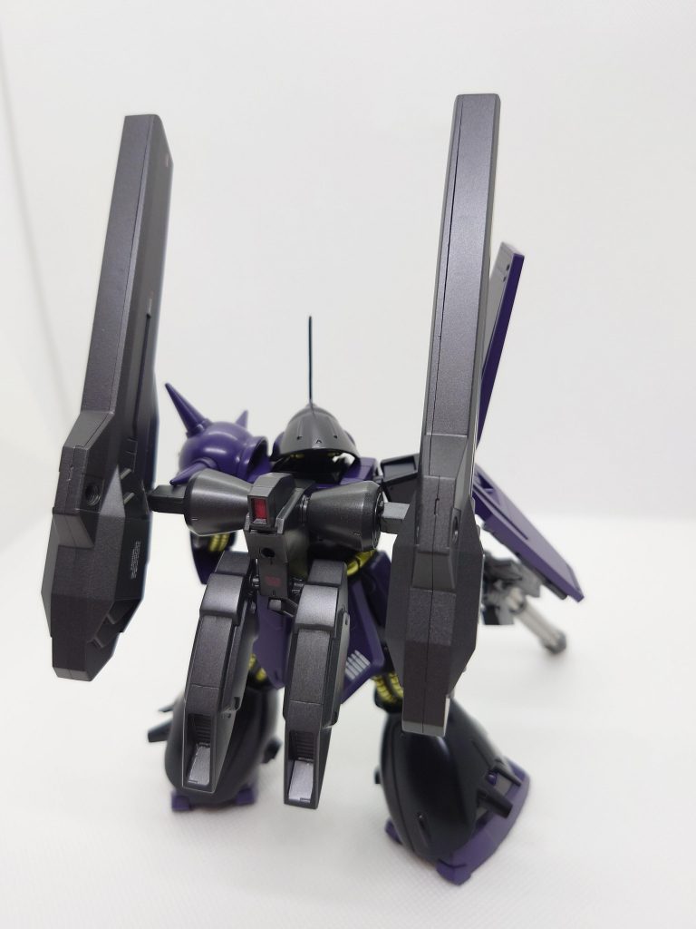 後ろ姿はこんな感じで。