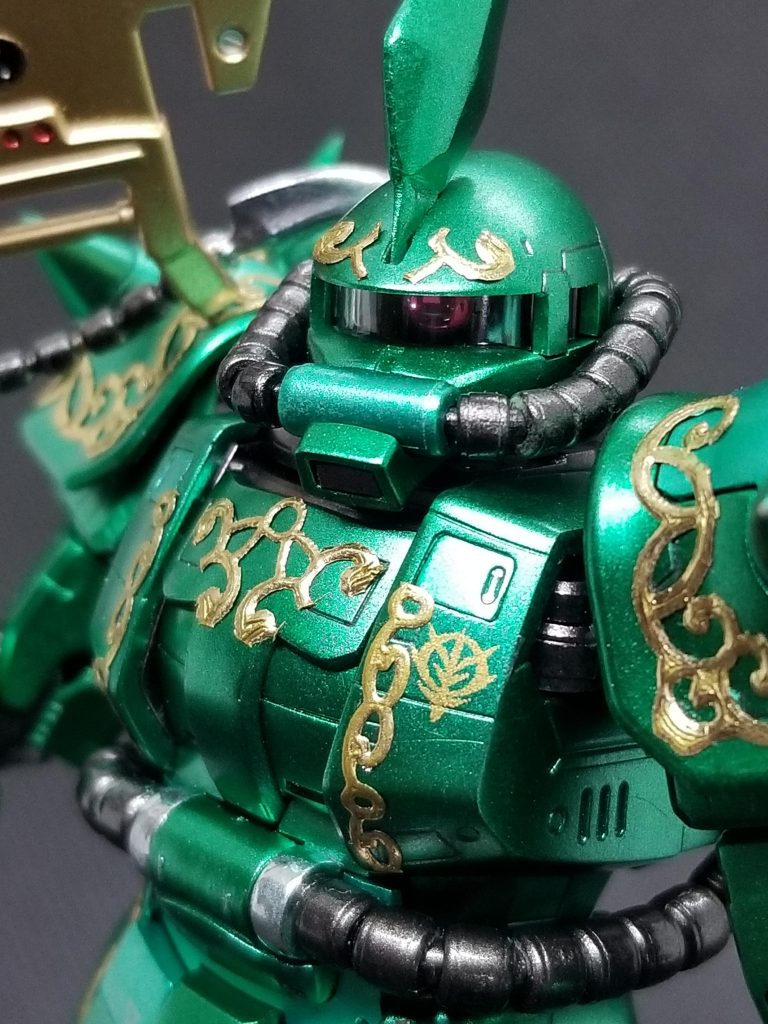 エングレービングは市販のエレガントシールを使用しました。なかなかの細かさで苦戦しました(笑)あと、頭部でも写ってますが粘着がそんなに強くないので浮いてくる…とはいえ接着剤を使う勇気がないっ(笑)