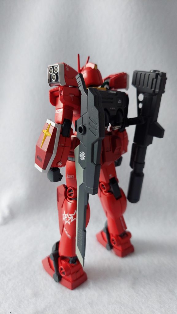 スプレー塗装については「短くシュッシュと吹き付ける」というのが長らく分からなかったのですが今回突如として開眼。効率はもちろん梨地にもならず、気持ちの良い塗装ができました。と言いつつ、最後のトップコート（半光沢）に失敗して後頭部が白かぶりしてしまっているのですが。