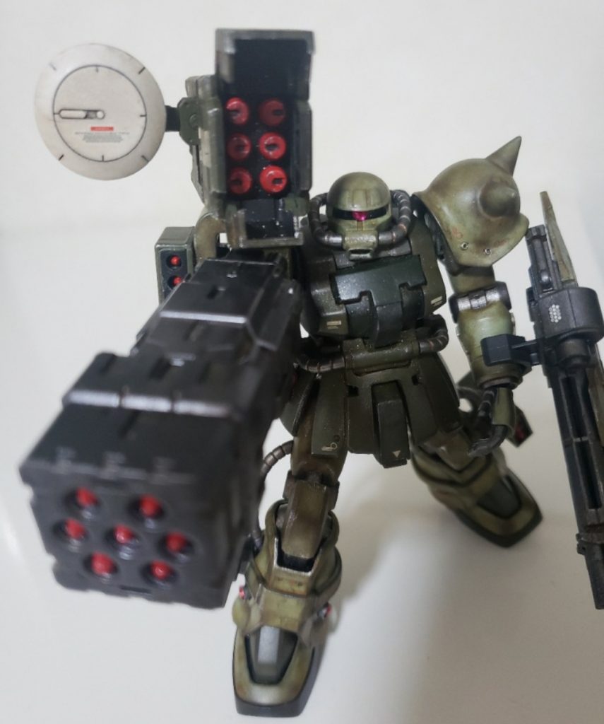 この方がミサイル感があって良いよね^^…レドームはミノフスキー粒子散布下では役に立たないだろうけど、雰囲気でそのまま装備してます^^;