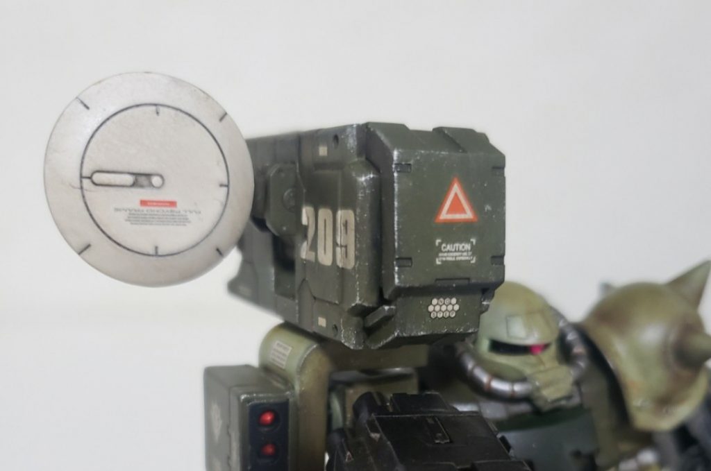 さらに追加でL字シールド上部にコトブキヤのミサイル＆レドームを装着しました、