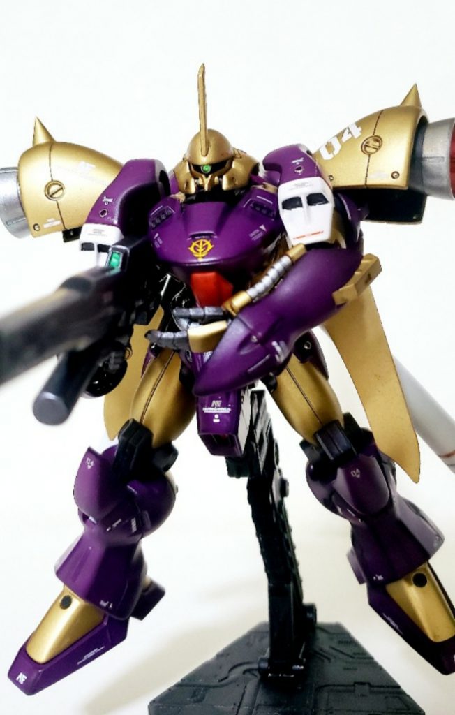 ホワイトの差し色で女性らしさを出してます。専用武器のロングビームライフルはカッコイイけど、あちこち干渉しまくりで構えづらいですね。