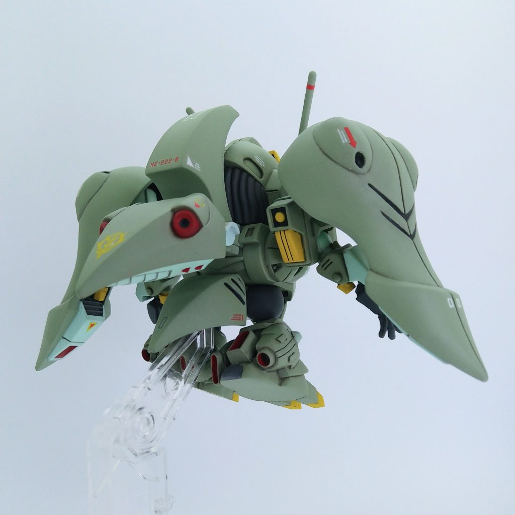 リアスカートにポリキャップをつけて、スタンドで浮かせられます。