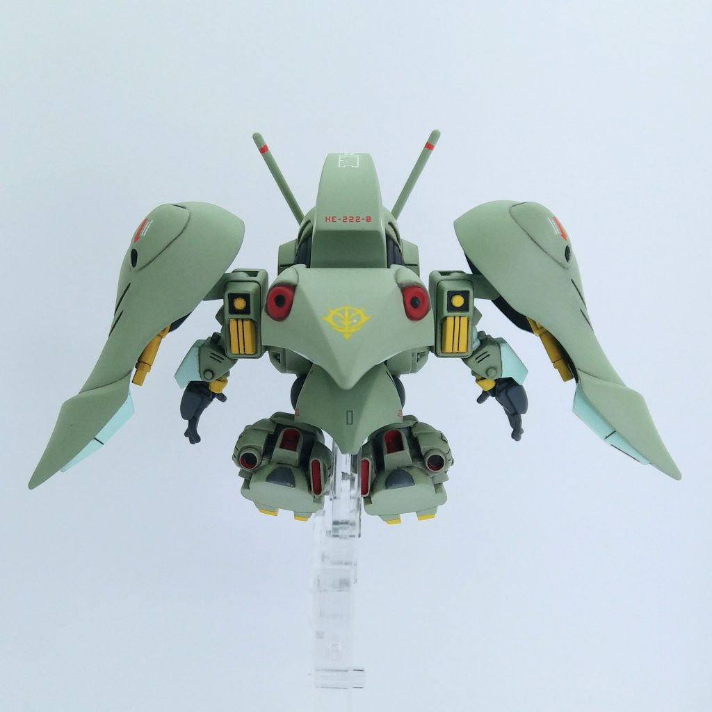 腕の後ろ半分や脚の省略部分を追加作成しています。