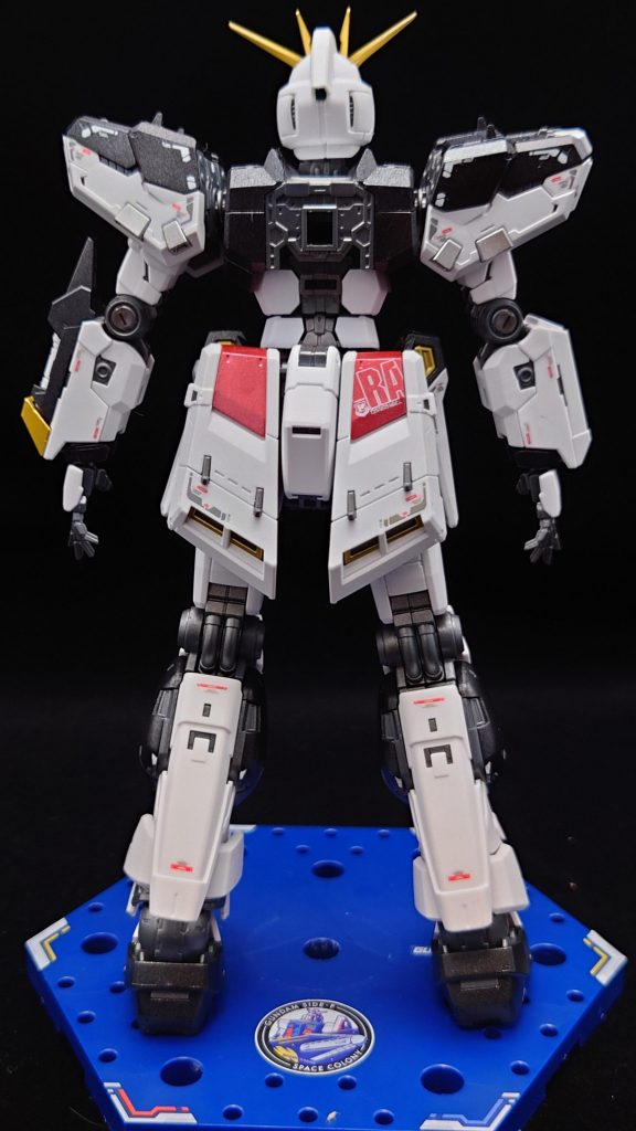 バックパックに隠れがちな背面、デカール貼りは大変でした。