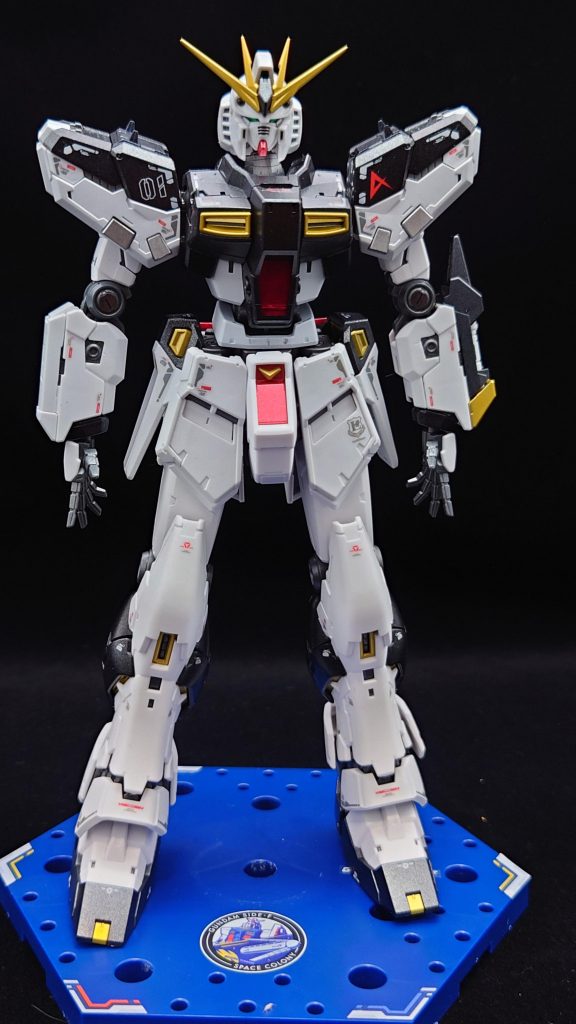 バックパック解除状態、シンプルでスタイリッシュな機体だと思います。