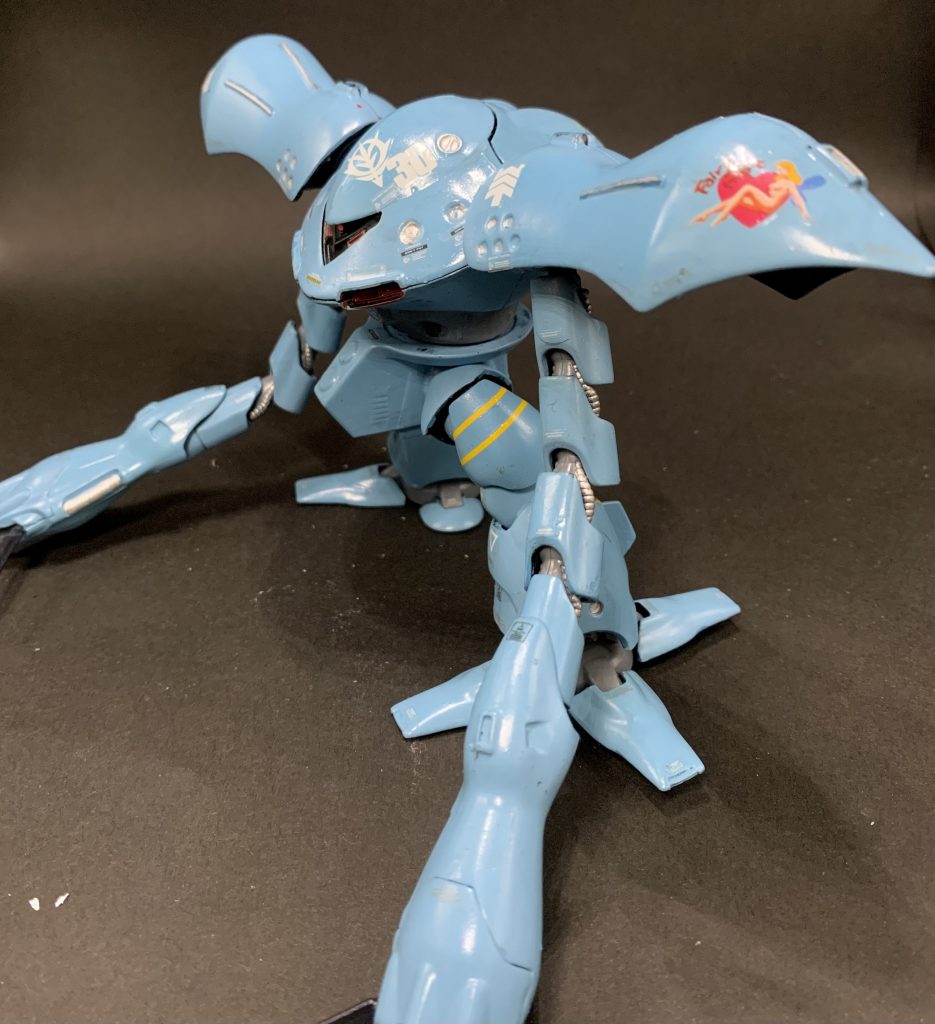 左側はかわいい女の子のマーキングと階級章。確かコレ、宇宙突撃軍とかだったような。まあ、いいや