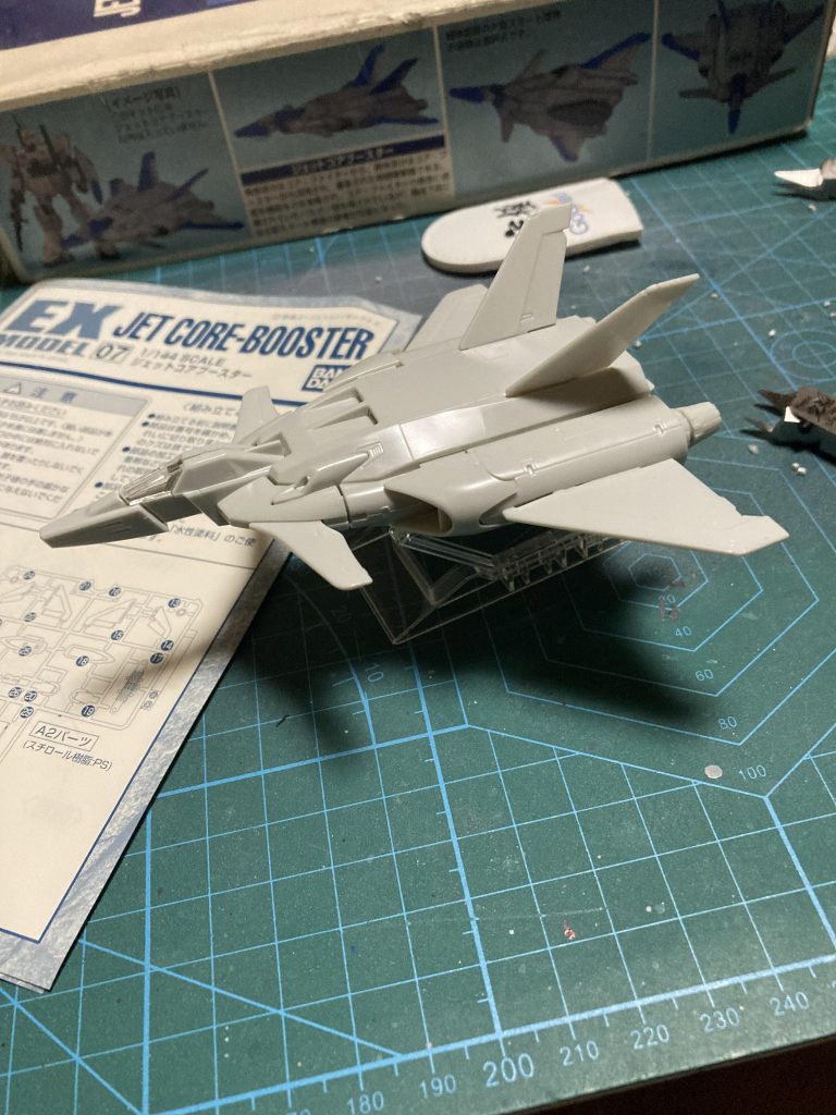 ガレージキットかな？というくらいの簡素な感じが割り切ってて好きです。第一印象は、この小さいのを切ったり削ったりするのか…でした