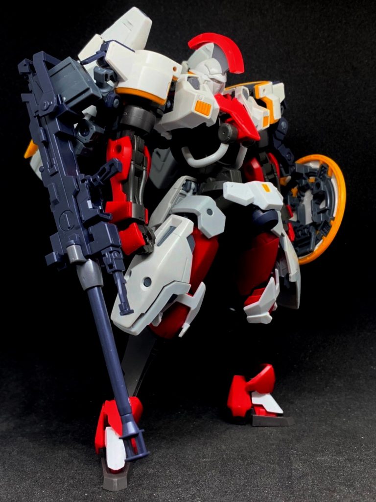 HGグリムゲルとRGトールギス以外のパーツを使わず製作したのでスラスターユニットの接続にはRGトールギスのジョイントパーツを加工したりして取り付けました。